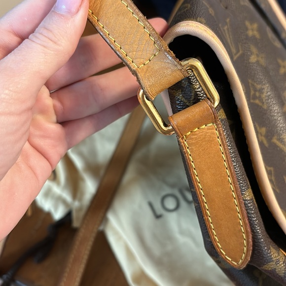 Louis Vuitton Menilmontant MM - Picture 4 of 13